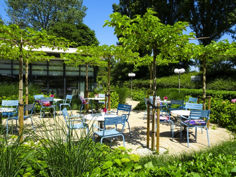 Aangrenzend terras Moerbei zaal